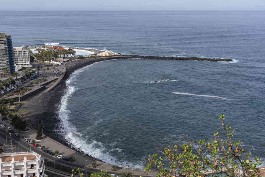 Tenerife 206 - Puerto de la Cruz - playa de Martiánez.jpg